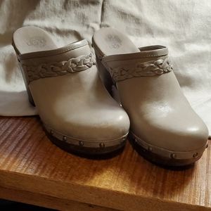 UGG Clog, Like NEW! Size 8, S/N 3206 Kaylee Clog